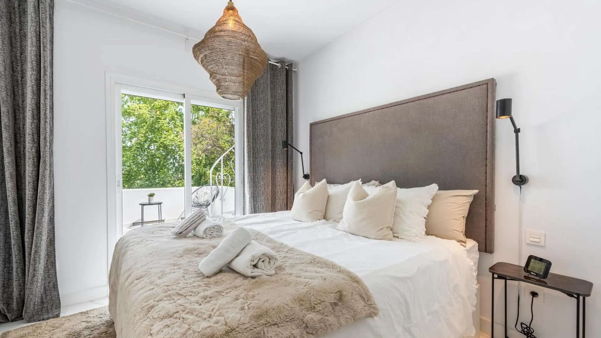 Azahara 2, Contemporary Scandinavian Style Open Plan Apartment With 2 Terraces Marbella